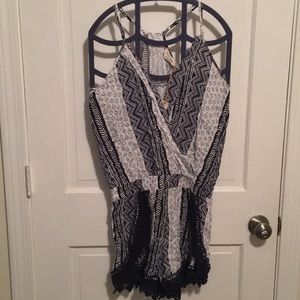 Pattern Romper with lace trim